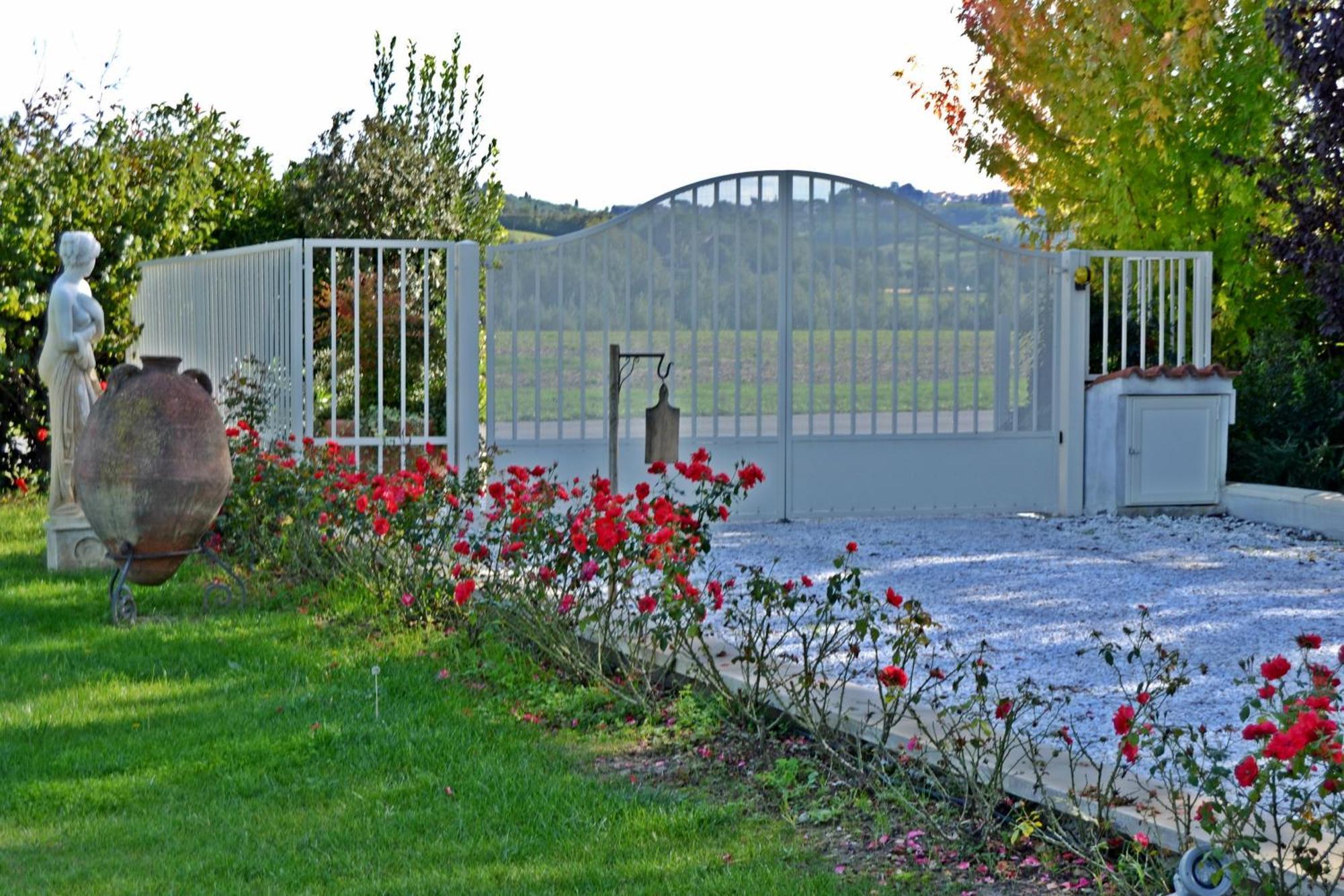 Cevoli Country Resort 라리 외부 사진