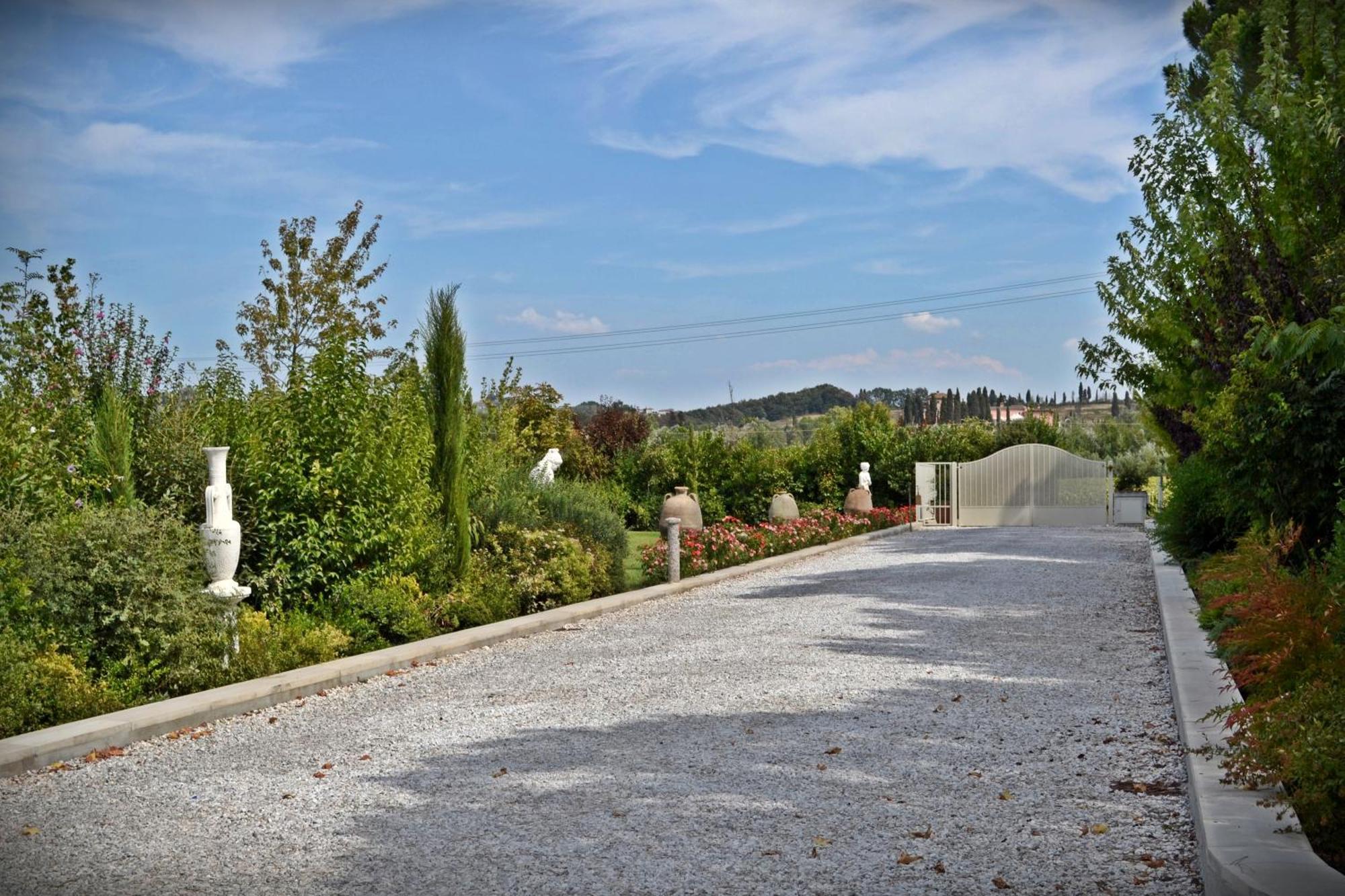 Cevoli Country Resort 라리 외부 사진