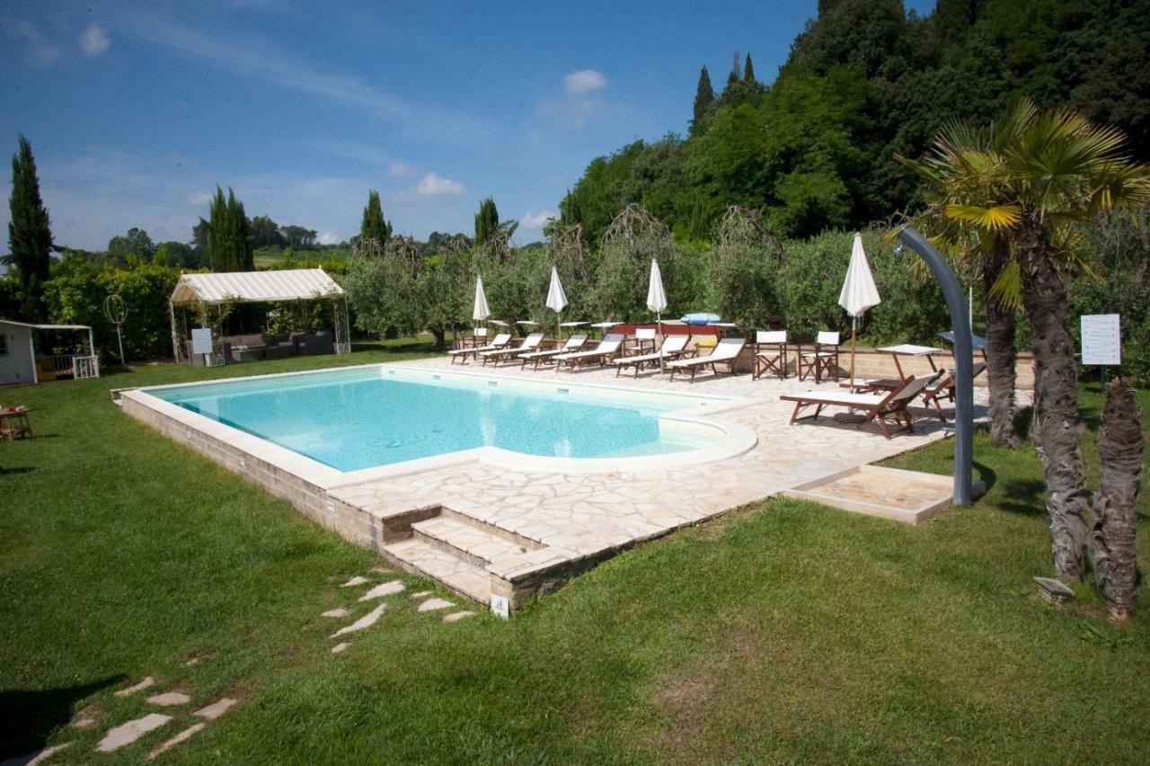 Cevoli Country Resort 라리 외부 사진